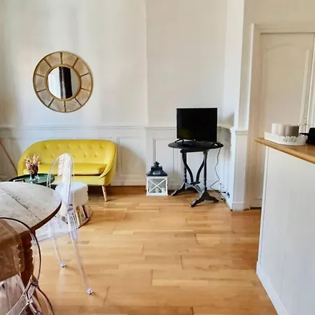 Beau 2 Pieces En Centre Et A 200m De La Apartment