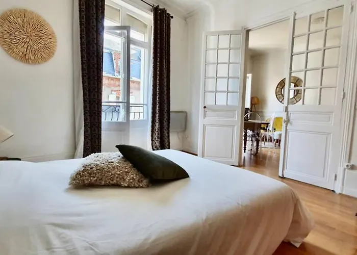 Beau 2 Pieces En Centre Et A 200m De La Lejlighed