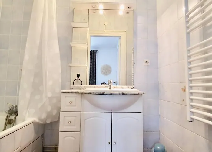 Apartament Beau 2 Pieces En Centre Et A 200m De La *