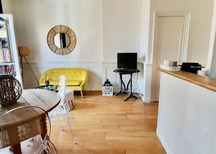 Beau 2 Pieces En Centre Et A 200m De La Apartament